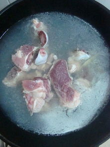 東莞食材配送?中心談?wù)劊男┤瞬贿m合喝豬筒骨湯？